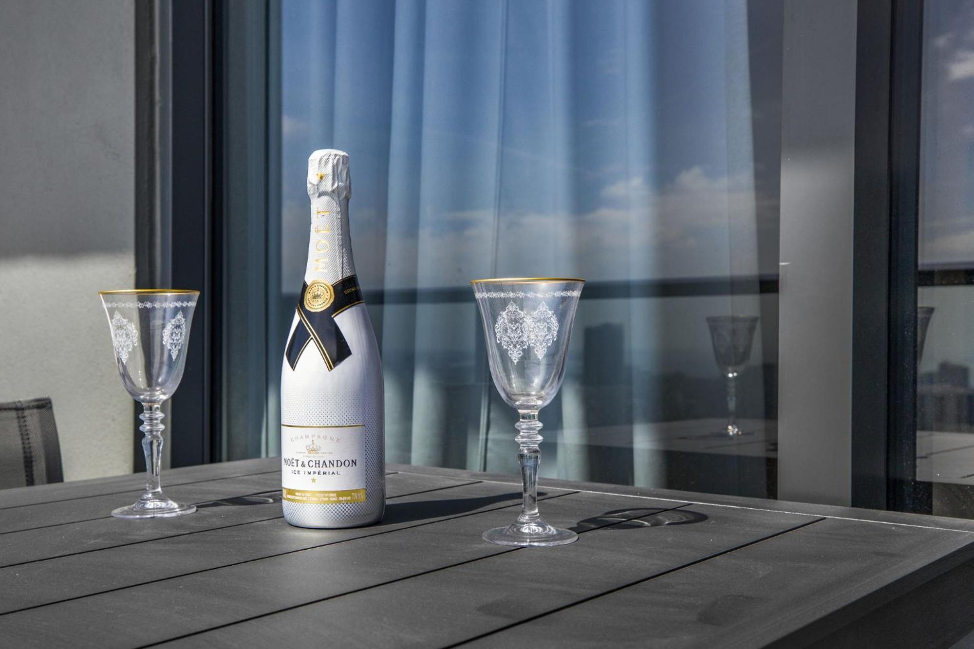 Exclusive With Views In Downtown
