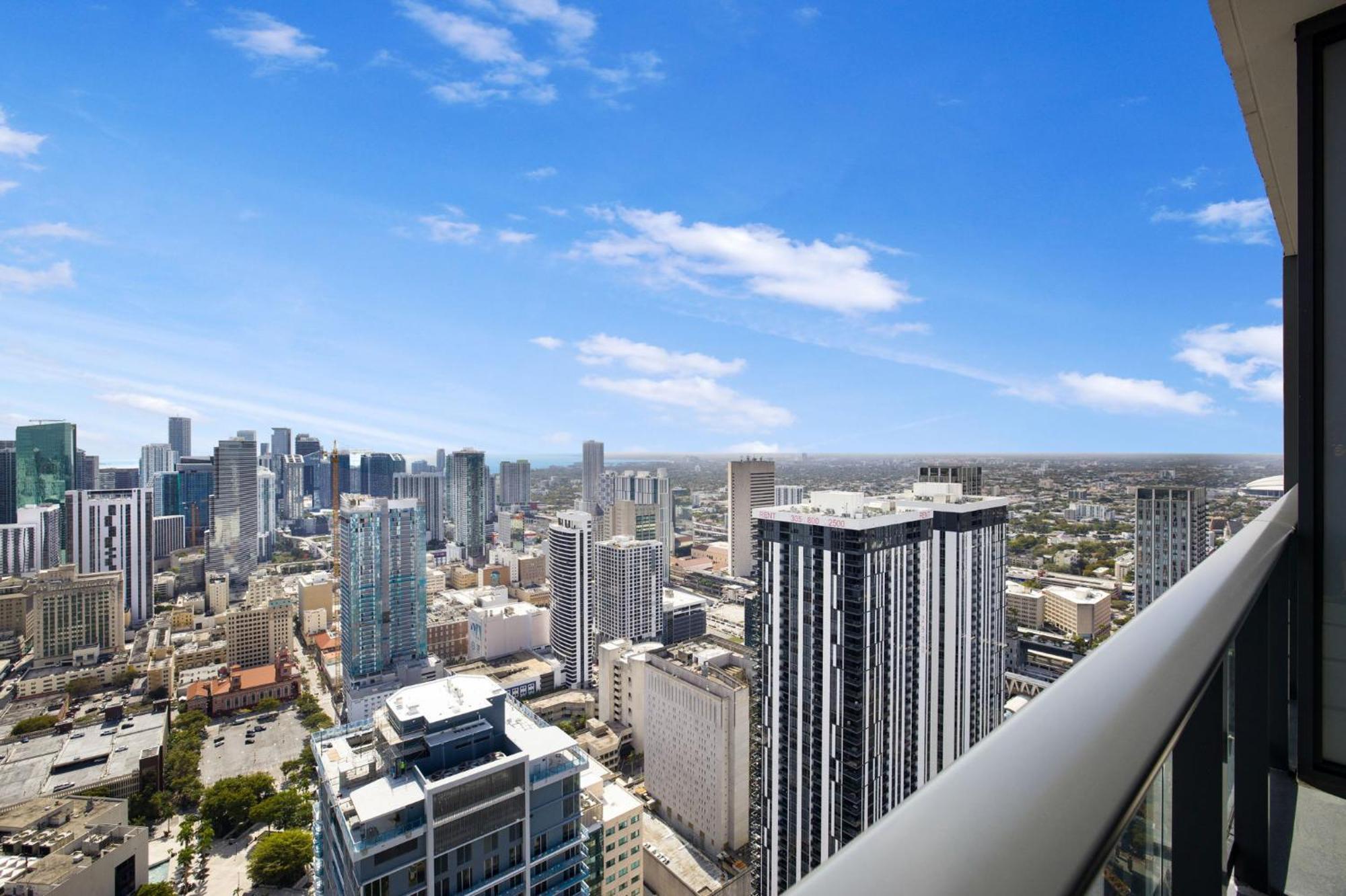 Exclusive With Views In Downtown *